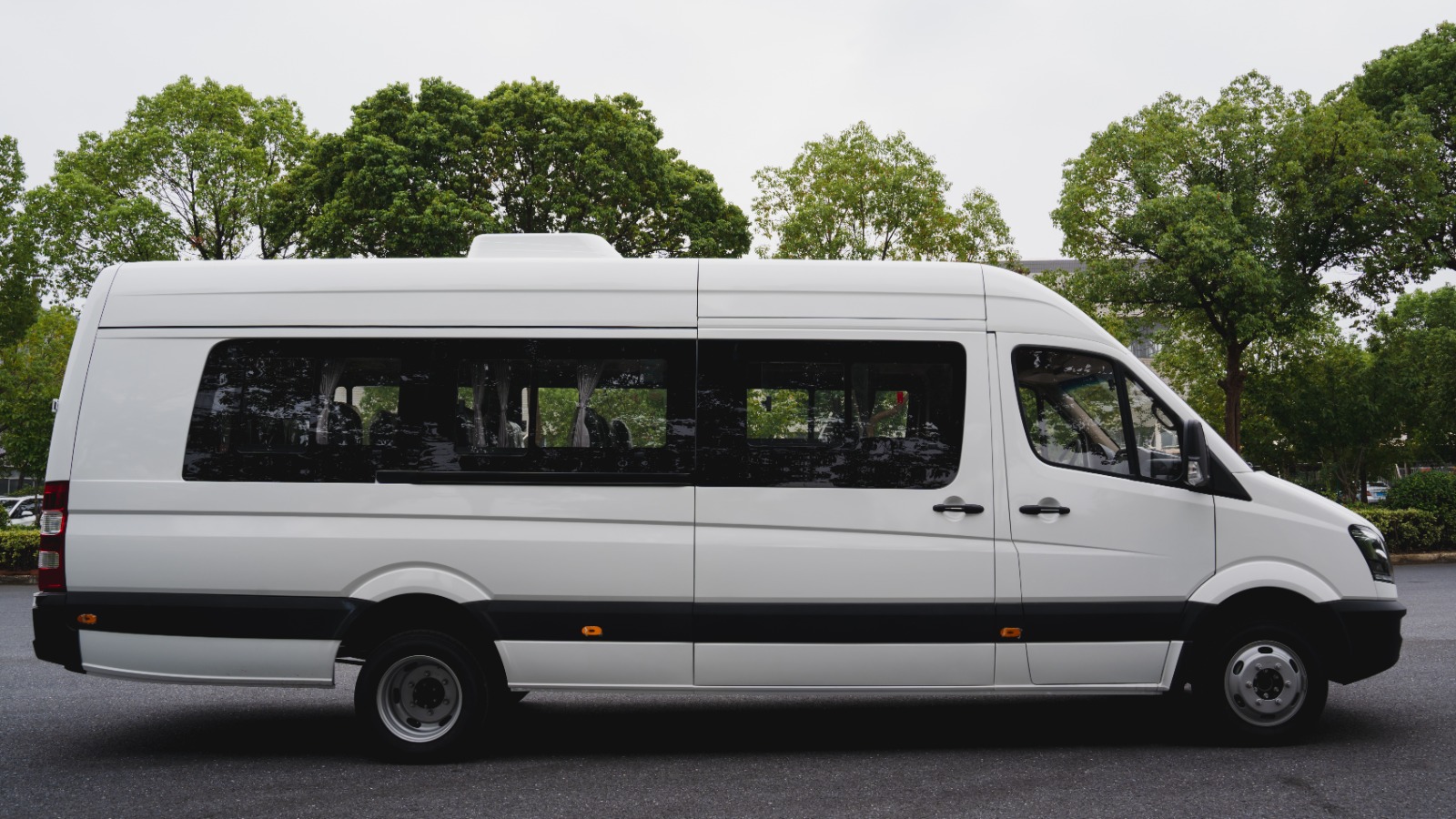 नेपालमै पहिलोपटक २२ सिट क्षमताको विद्युतीय लक्जरी बस आउँदै, बुकिङ्ग खुला 